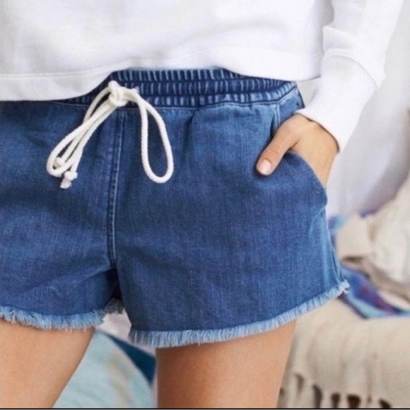 Aerie Blue Chambray Denim Cut Off Pull On Shorts Size XS - Picture 3 of 7